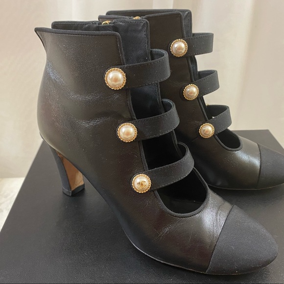 🆕 Chanel CC pearl Grosgrain strappy Booties 👢 - Picture 4 of 12